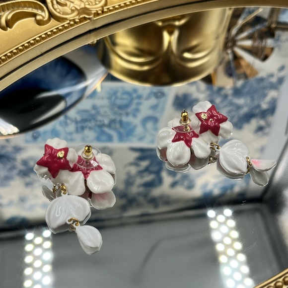 🆕 LES NEREIDES 🧿 NWOT White Cherry Blossom Dangling Earring - Picture 7 of 17